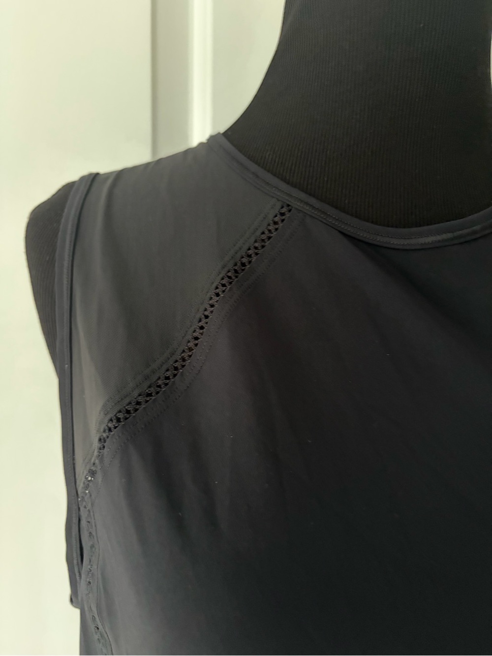 lululemon athletica Black Sleeveless Performance Tank 10 - Picture 2 of 5